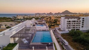 A rooftop pool area with a view of the beach and mountains. - Unbeatable location 2BD 2BTH Walking distance to Medano... (Cabo San Lucas)