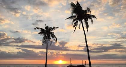 This house vacation is very peaceful 1minute to the beach
