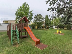 Apartment (Two Bedroom Apartment with Terrace) | Außen-Kinderspielplatz