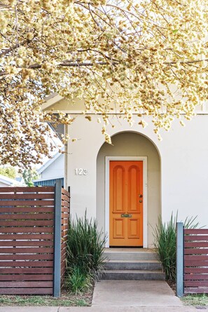Exterior detail - A spacious entertainer in town (Mudgee)