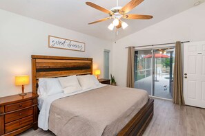 3 chambres, bureau, fer et planche à repasser, lit parapluie