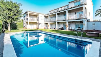 Seasonal outdoor pool