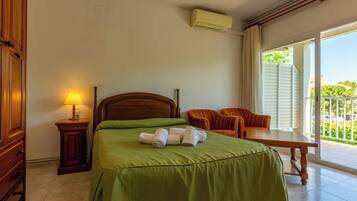 2 bedrooms, in-room safe, bed sheets