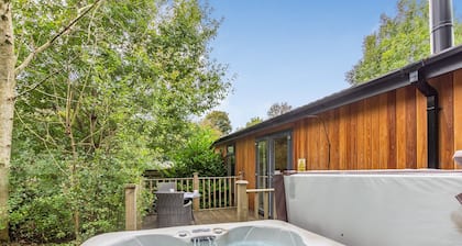 Semi-detached deluxe lodge offering the perfect romantic retreat for couples.