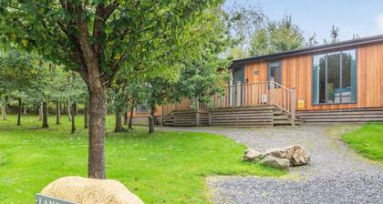 Semi-detached deluxe lodge offering the perfect romantic retreat.