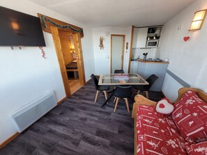 Interior - Cozy Studio 4 pers, Ski-in/Ski-out, Mont Blanc View (Plagne Aime 2000)
