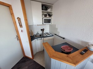 Fridge, microwave, dishwasher, coffee/tea maker - Cozy Studio 4 pers, Ski-in/Ski-out, Mont Blanc View (Plagne Aime 2000)