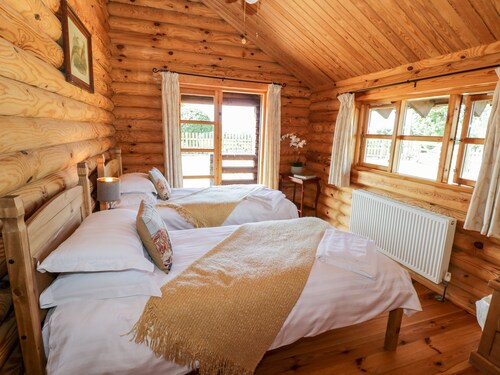 Far Coley Farm & Log Cabin