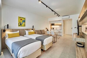 Tabla de planchar con plancha, wifi gratis y ropa de cama 