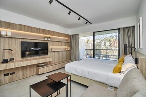 Tabla de planchar con plancha, wifi gratis y ropa de cama 