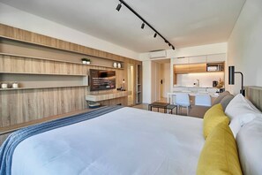 Een strijkplank/strijkijzer, gratis wifi, beddengoed