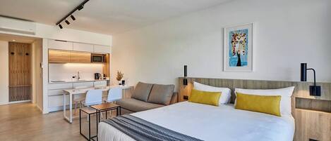 Een strijkplank/strijkijzer, gratis wifi, beddengoed