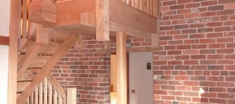 The Old Cartshed - AWARD WINNING Eco conversion ,sleeps 10, Peak District views SC