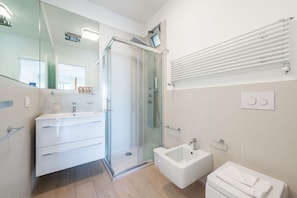 Regadera y bidet