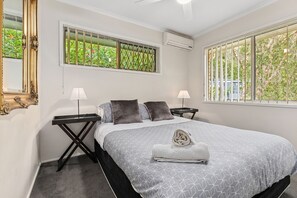 5 bedrooms, WiFi - Opposite Toohey Forest (Tarragindi)