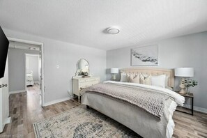 Townhouse – executive, 3 soverom, ikke-røyk, terrasse | 3 soverom, individuelt dekorert, individuelt innredet og skrivebord