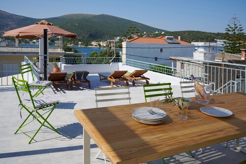 Romantic villa 5 min from the beach and the small fish port