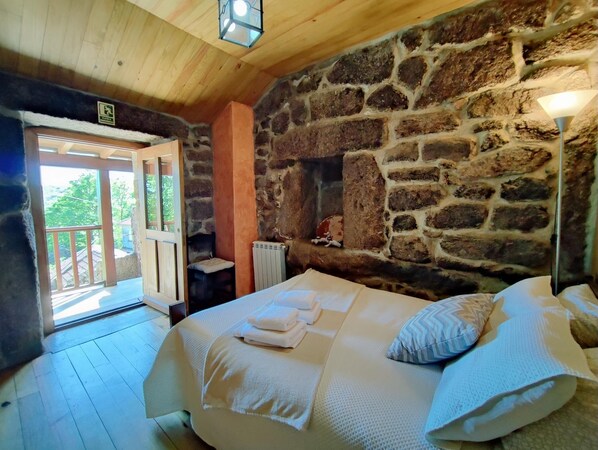 2 bedrooms, iron/ironing board, Internet, bed sheets