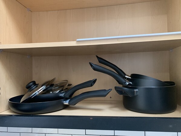 A kitchen with a wooden shelf and a black countertop. - Modern 3 bd next to playground, trials and park (Westerville)
