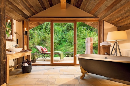 ChalƩ conforto | Cofres nos quartos, Wi-Fi de cortesia, roupa de cama