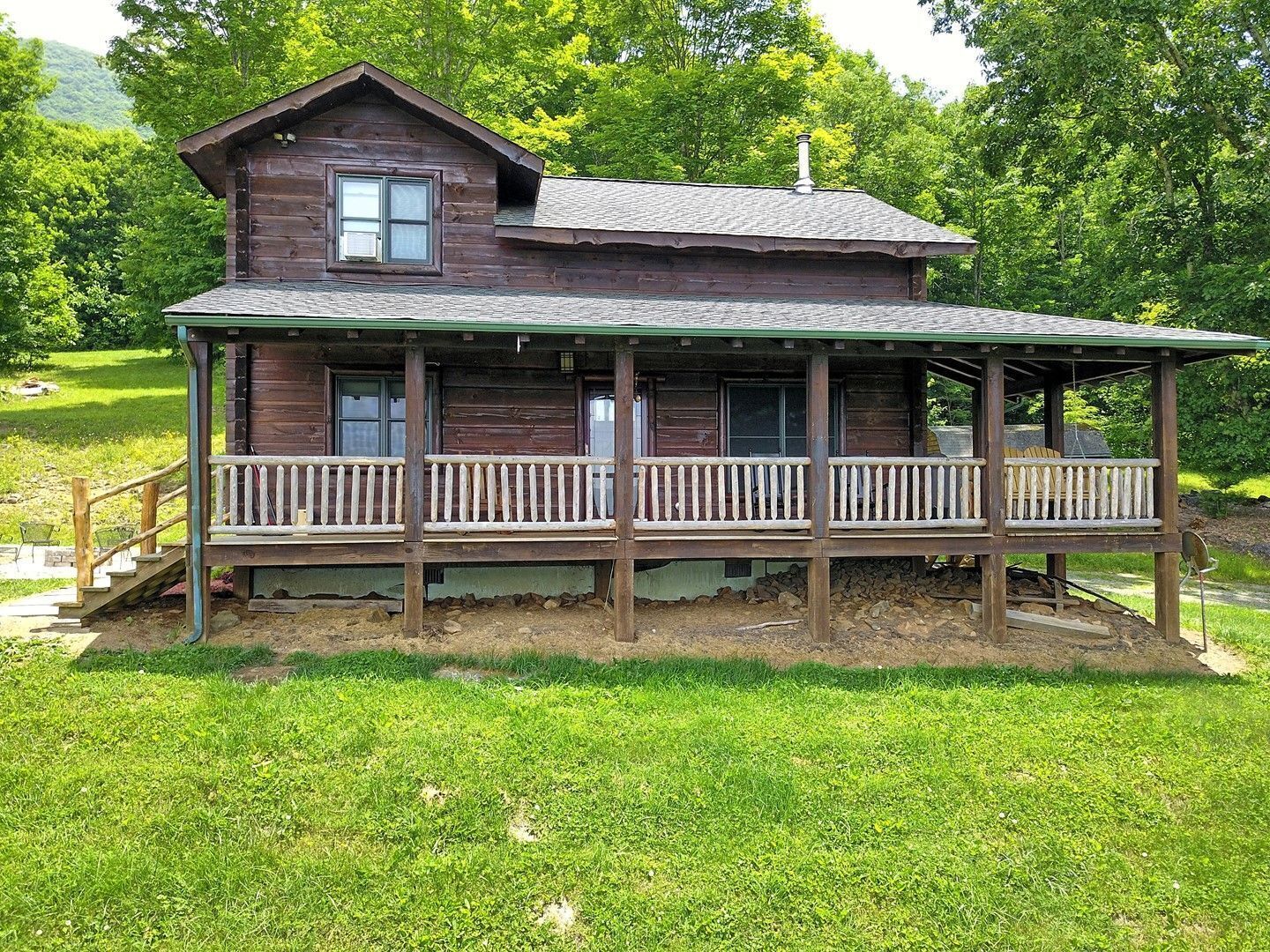 Northern Peaks Farm-2 BR, 2BA, VIEWS, Covered Deck, Fire Pit, WIFI, Hot Tub