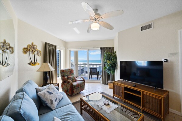 Fernseher, Tischtennisplatte, Arbeitsbereiche, Computerbildschirme