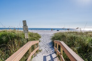 On the beach - 607S-Penthouse-Beach View,Top Floor, 2/2 on Beach (Treasure Island)