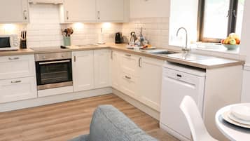 Fridge, dishwasher, cookware/dishes/utensils