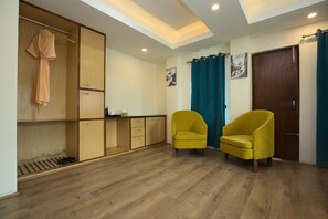 42-inch flat-screen TV with satellite channels, TV - Hotel Grand View (Kathmandu)