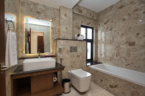 Shower, rainfall showerhead, hair dryer, slippers - Hotel Grand View (Kathmandu)
