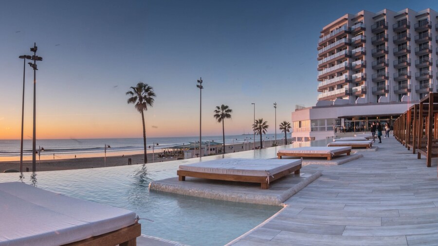 Hotel CĂĄdiz BahĂa by Q Hotels