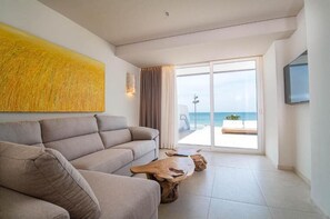 JUNIOR SUITE MASTER | Opholdsområde | 55-tommers fladskærms-tv med kabelkanaler, tv