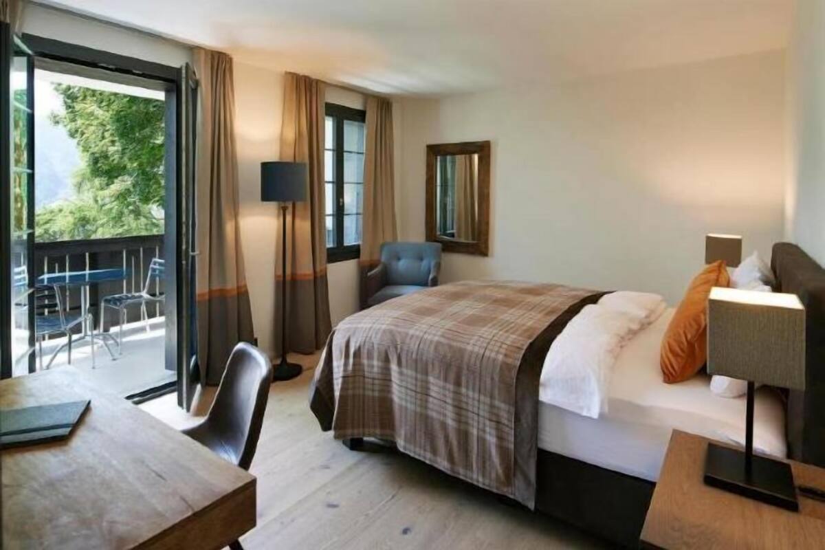 Hypo-allergenic bedding, free WiFi