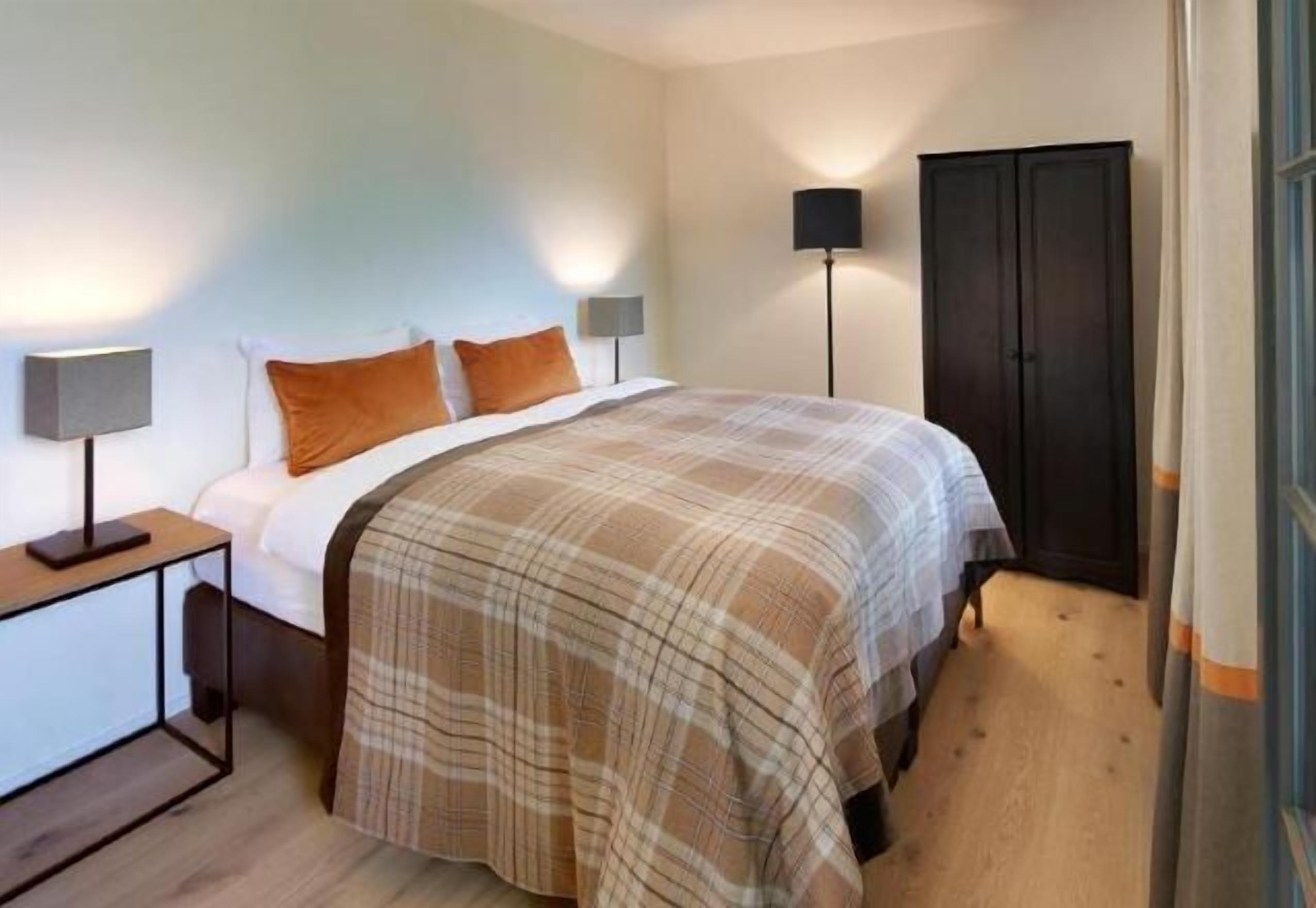 Hypo-allergenic bedding, free WiFi