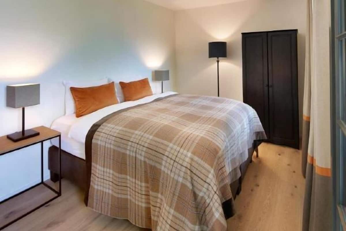 Hypo-allergenic bedding, free WiFi