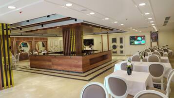 Daily continental breakfast (EUR 14 per person)