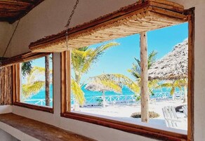 Bar junto a la piscina