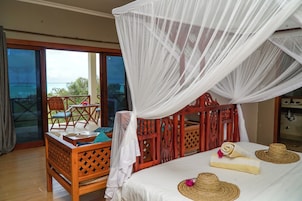 Minibar, in-room safe, desk, free WiFi