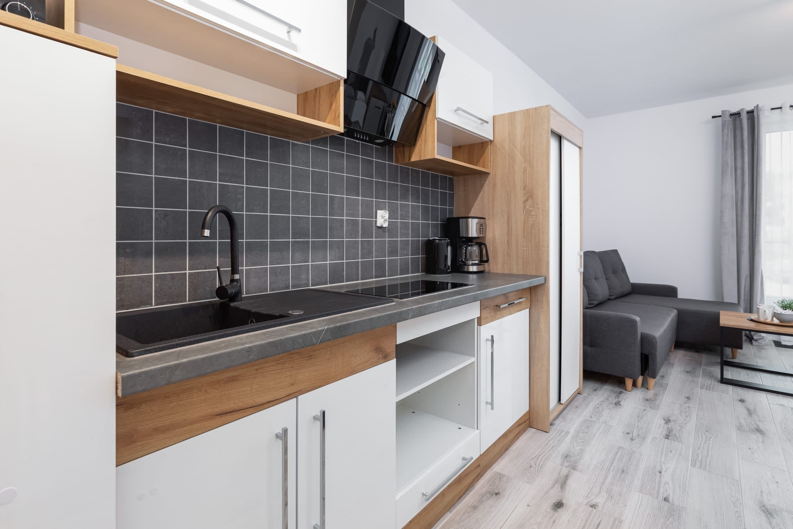 Fridge, stovetop, coffee/tea maker, electric kettle