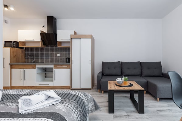 Iron/ironing board, WiFi, bed sheets