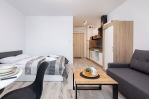 Iron/ironing board, WiFi, bed sheets