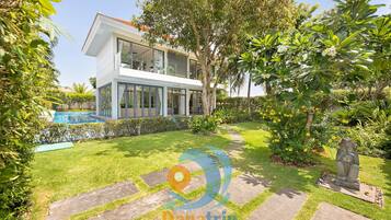 Deluxe 4BR L-shape pool villa | Courtyard view