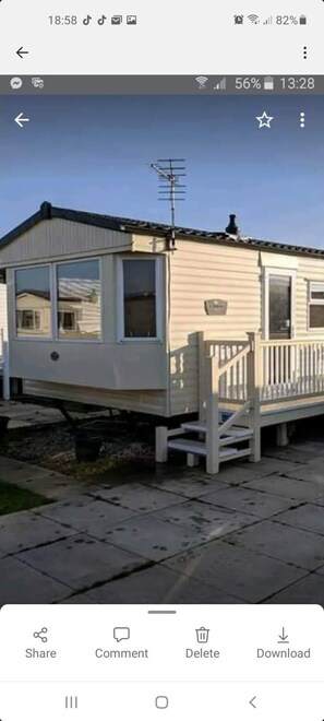 Apartment | Exterior - Captivating Three Bedroom Caravan tv in Each Room (Skegness)