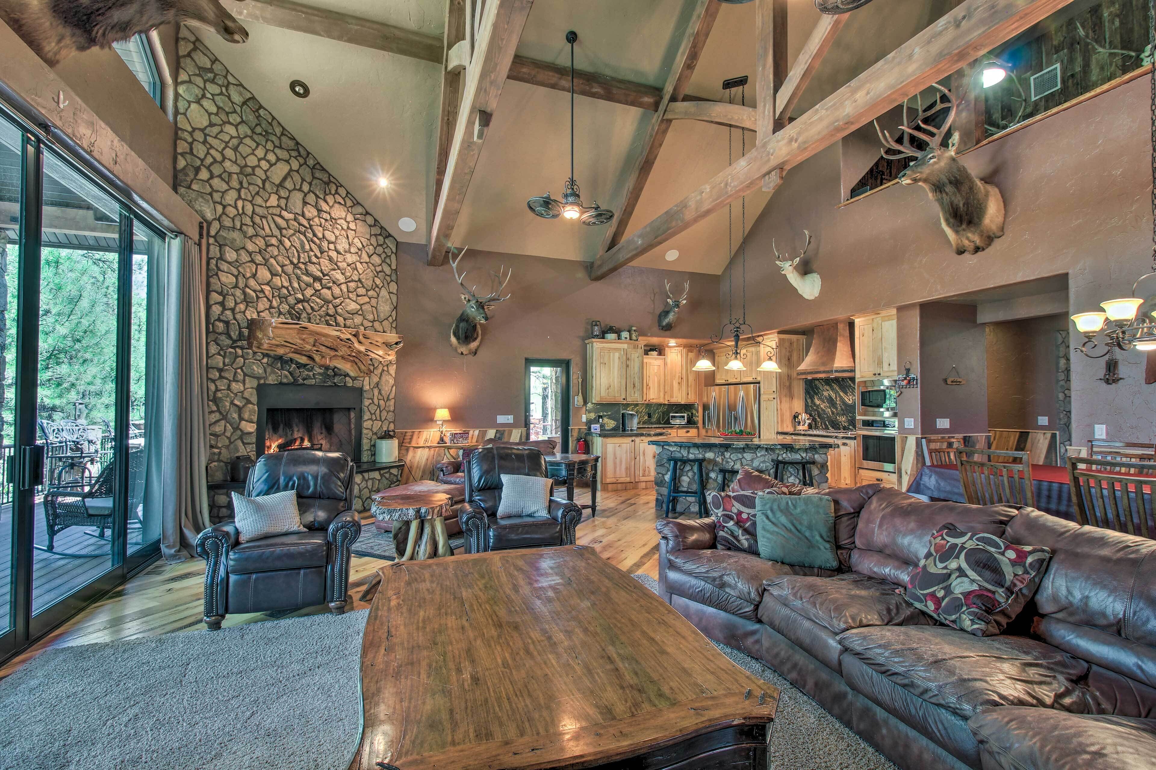 Luxe Heber Cabin w/ Deck, Near National Forests!