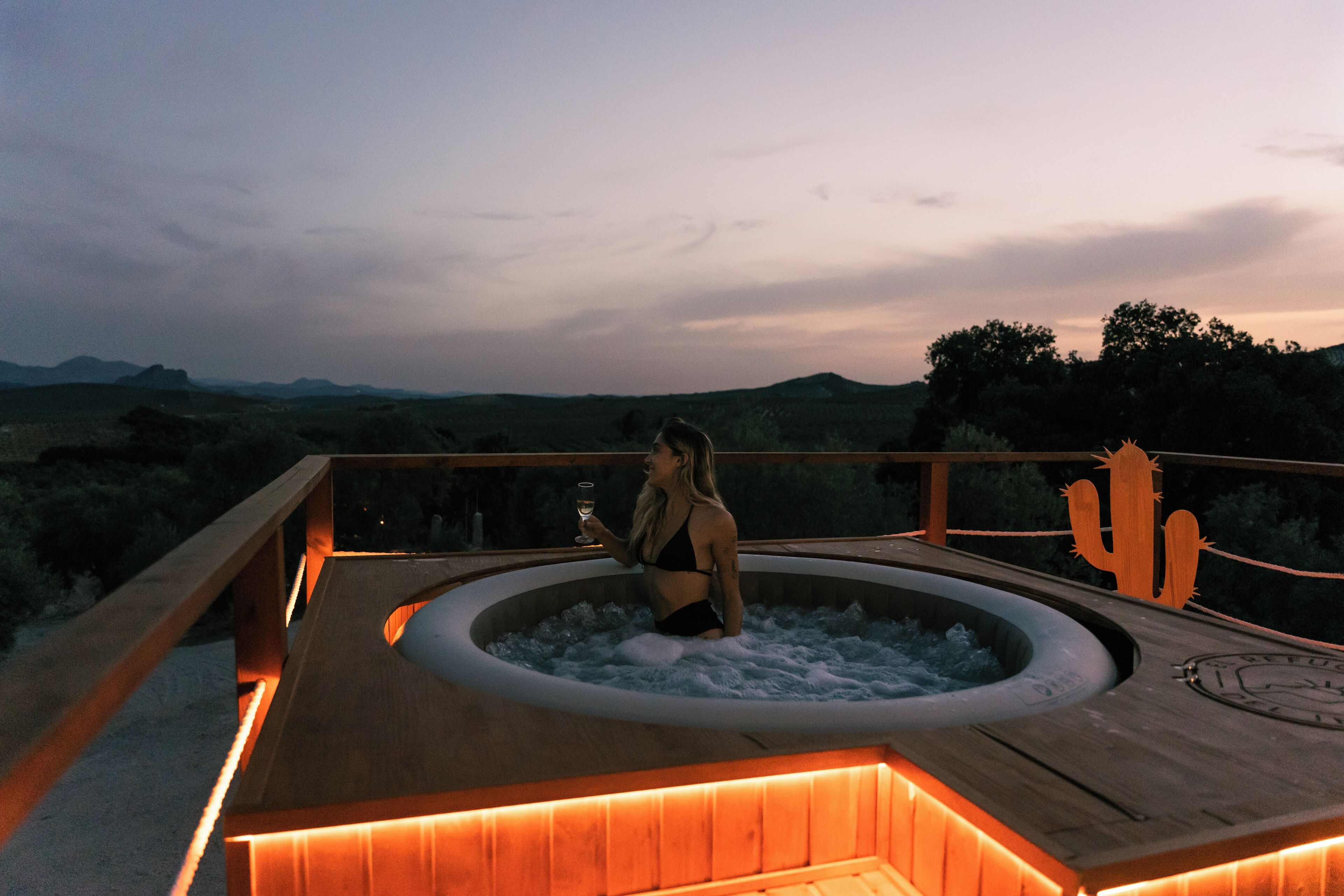 مغطس سبا خارجي