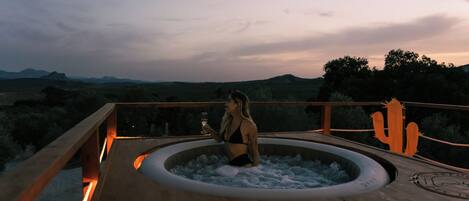 مغطس سبا خارجي