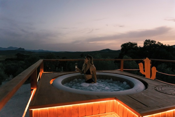 Outdoor spa tub