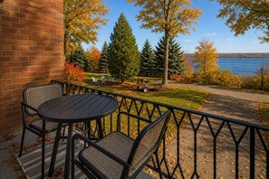 Outdoor dining - Luxury Townhome | Lake Access | Cayuga Wine Trail (Ovid)