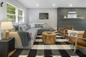 TV - Luxury Twnhome | Cayuga Wine Trail | Lake Access (Ovid)