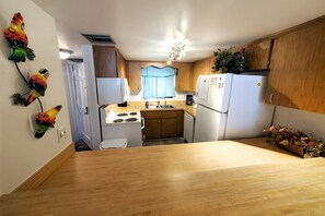 Microwave, dishwasher, coffee/tea maker, cookware/dishes/utensils